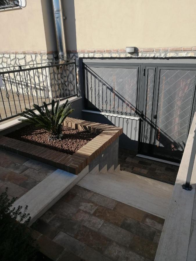 La Casa Del Borgo-Intero Appartamento 拉蒂纳 外观 照片