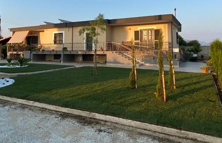 La Casa Del Borgo-Intero Appartamento 拉蒂纳 外观 照片